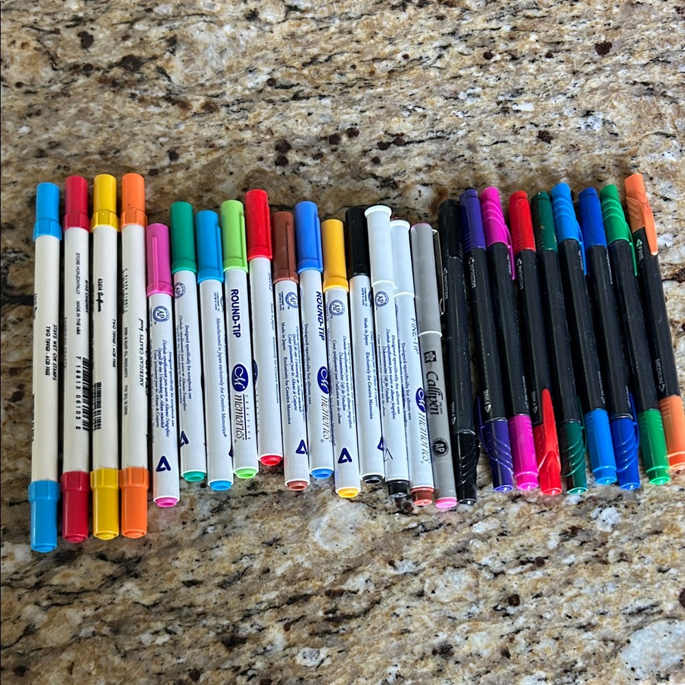 Assorted Colored Dual-Tip Markers - Multi Color Set